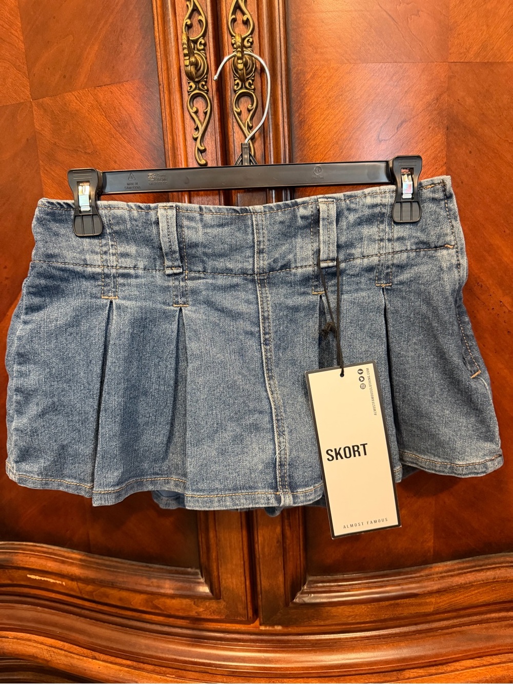 NEW! Almost Famous Medium Blue Denim Skort size small